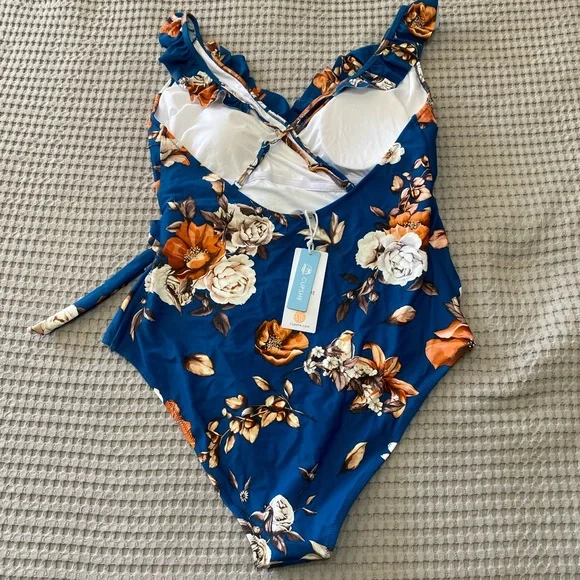 Cupshe one piece - Picture 3 of 4